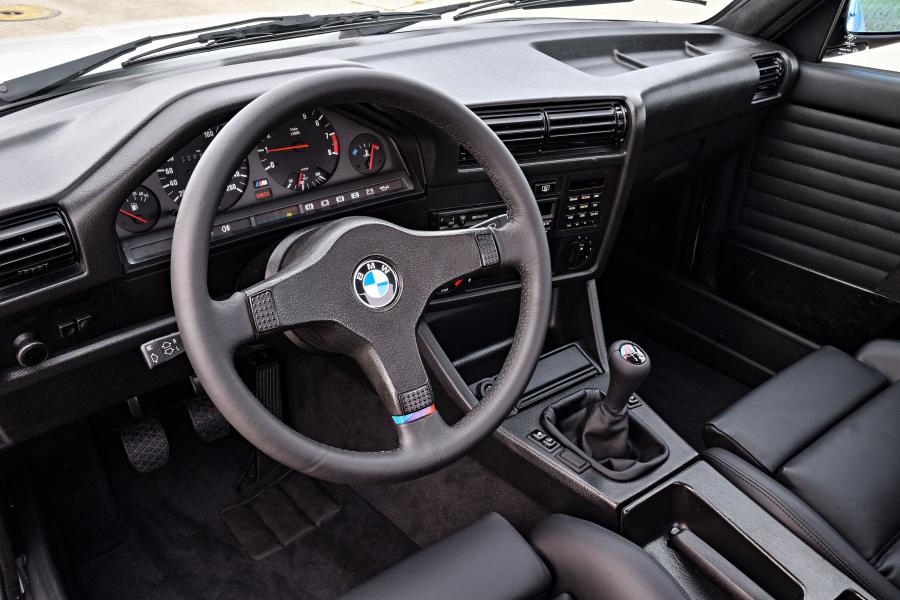 Торпедо BMW M3 Pickup (E30) 1986 года  (фото 3 из 25)